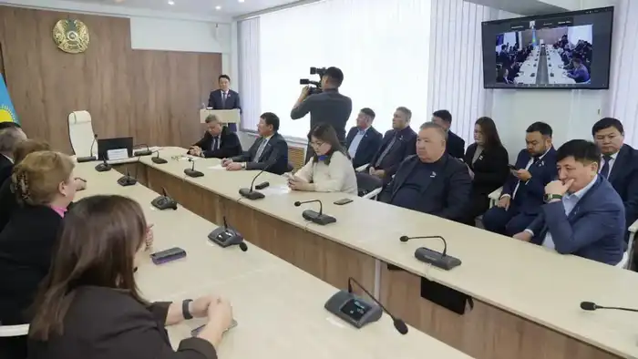 В МАСЛИХАТЕ ОБЛАСТИ АБАЙ ОБСУДИЛИ ПРОЕКТ НОВОЙ КОНСТИТУЦИИ (5)