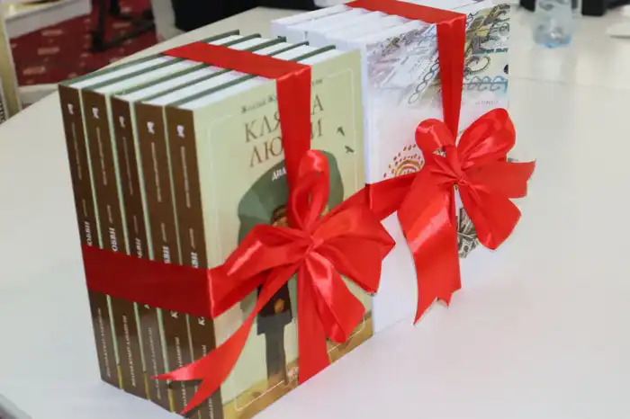 В Национальной академической библиотеке презентованы новые книги Жолтая Әлмашұлы (3)