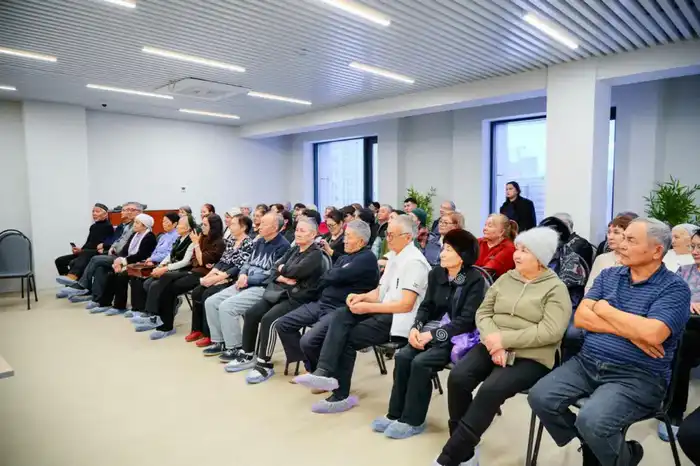 Как не стать жертвами мошенников: разъяснительное мероприятие для пенсионеров организовали в Астане (7)