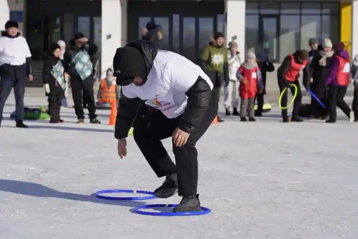 «Зимние веселые старты»: в Астане прошла семейная эстафета «Папа, мама и я» (7)