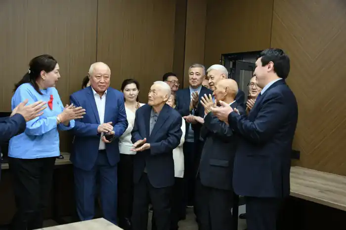 К 90-летию профессора Кенеса Жуманова в КазНУ открыты новые образовательные пространства (7)