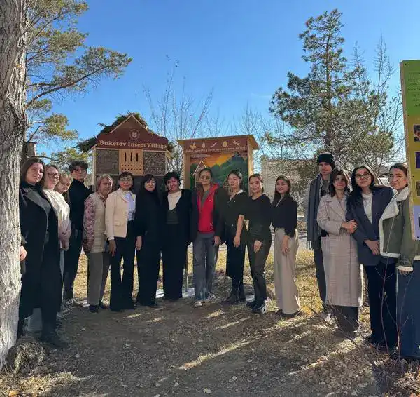 Экопроект: в Карагандинском университете имени Е. А. Букетова открыли «гостиницу» для полезных насекомых (3)