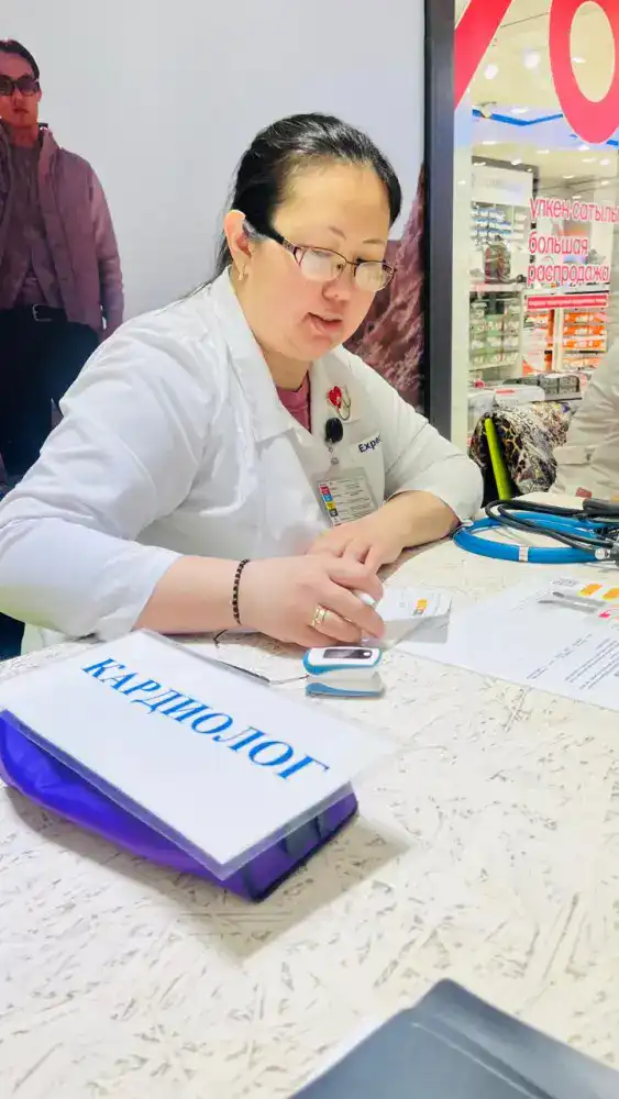 Островок здоровья: В торговом центре проведен бесплатный анализ крови (3)