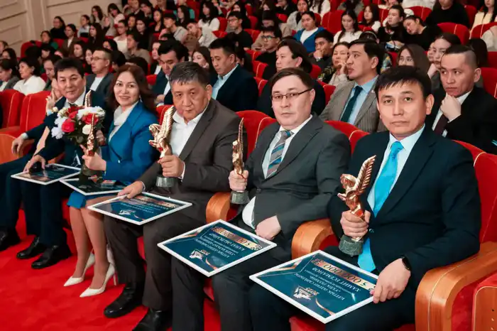 «Проводимые в стране конституционные реформы — это не просто правовые изменения, а глубинный поворот, определяющий будущее государства»: Аида Балаева на церемонии награждения литературной премии (2)