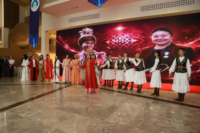 В ТУРКЕСТАН ПРИЕХАЛА ПРОСЛАВЛЕННАЯ АКТРИСА МЕРУЕРТ УТЕКЕШОВА, СЫГРАВШАЯ КЫЗ ЖИБЕК (5)