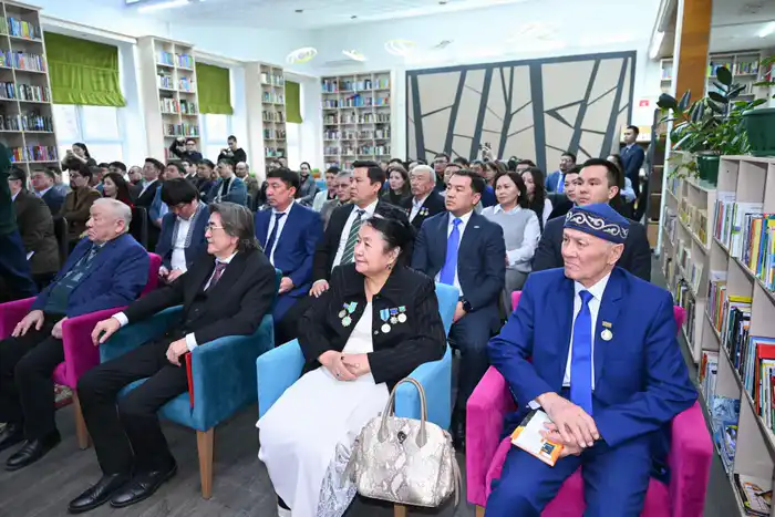 Аким области встретился с местными поэтами и писателями (4)