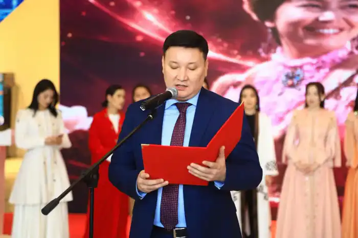 В ТУРКЕСТАН ПРИЕХАЛА ПРОСЛАВЛЕННАЯ АКТРИСА МЕРУЕРТ УТЕКЕШОВА, СЫГРАВШАЯ КЫЗ ЖИБЕК (2)