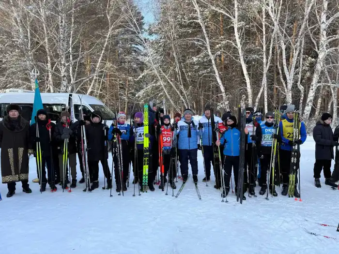 Акмолинцы поддержали участников зимней Олимпиады лыжным забегом (7)