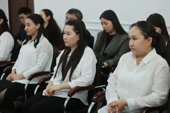 Конституционные реформы и роль молодежи: встреча акима области в Меркенском районе (7)