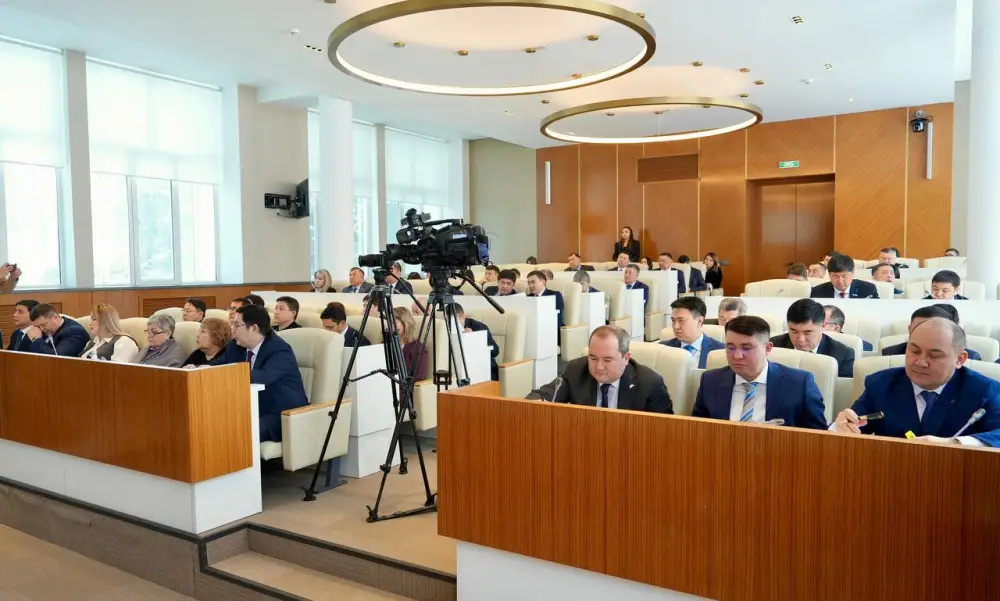 На заседании акимата ВКО рассмотрены актуальные вопросы развития региона (10)