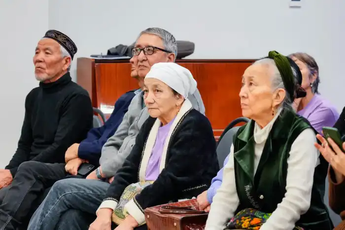 Как не стать жертвами мошенников: разъяснительное мероприятие для пенсионеров организовали в Астане (8)