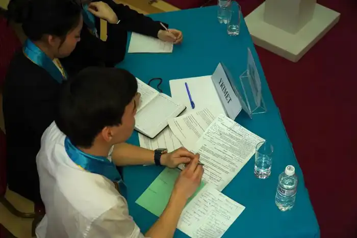 «Закон и порядок»: в Астане прошли дебаты среди школьников (2)