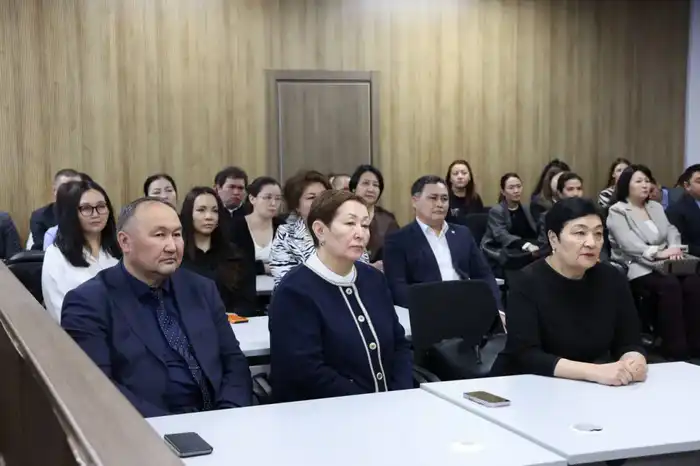 Магистранты Академии правосудия при Высшем Судебном Совете посетили Специализированный межрайонный суд по уголовным делам города Астаны (4)