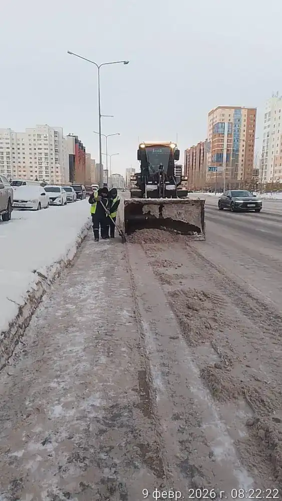 Около двух тысяч дорожных рабочих задействовано в снегоуборке в Астане (3)