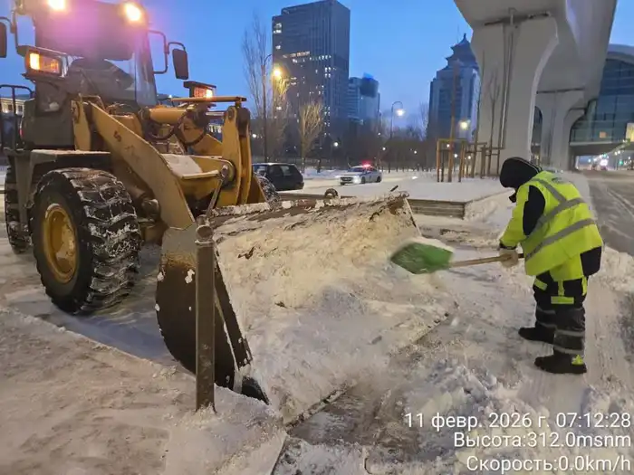 Более 63 тысяч кубометров снега вывезли из Астаны за ночь (6)