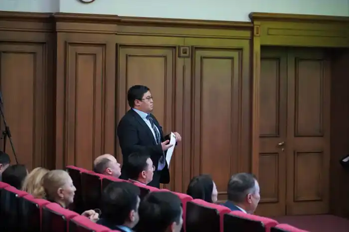 В национальном правозащитном центре обсудили вопросы соблюдения социальных гарантий госслужащих (2)