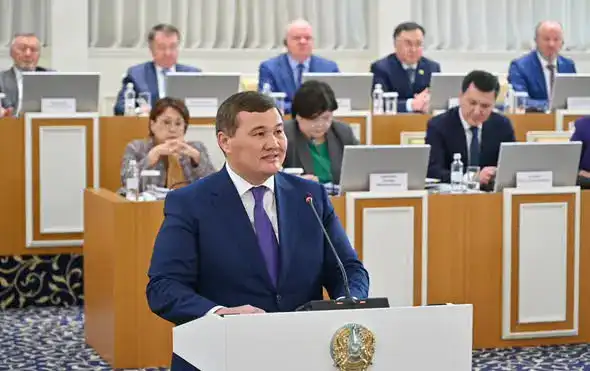 Глава региона выступил с докладом на очередном заседании Конституционного совета (3)