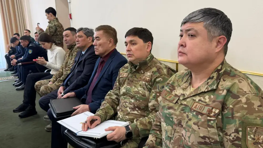 Глава МЧС посетил пострадавших и поручил обеспечить всестороннюю помощь (3)