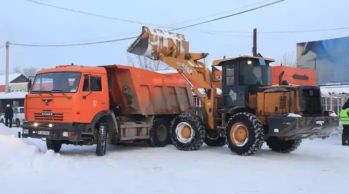 В области Абай на постоянной основе проводятся работы по уборке и вывозу снега (8)
