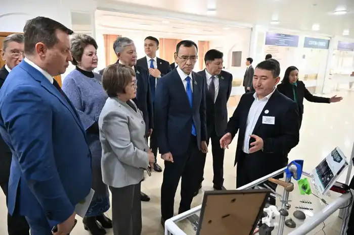 Председатель Сената ознакомился с научно-инновационными проектами университета (2)