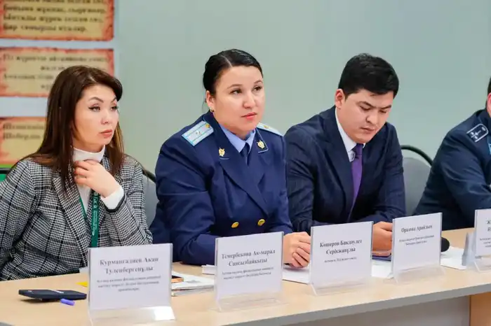 Как не стать жертвами мошенников: разъяснительное мероприятие для пенсионеров организовали в Астане (10)