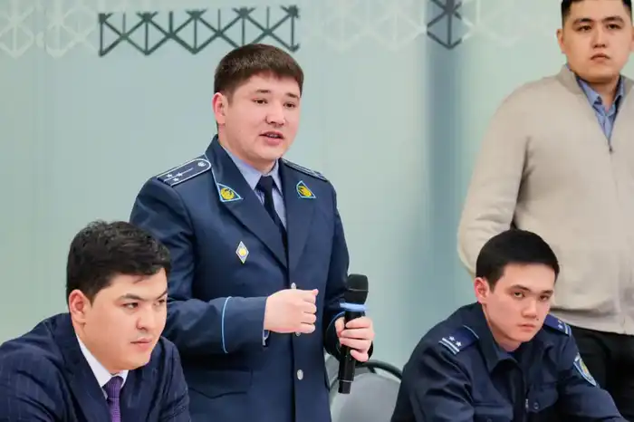 Как не стать жертвами мошенников: разъяснительное мероприятие для пенсионеров организовали в Астане (9)