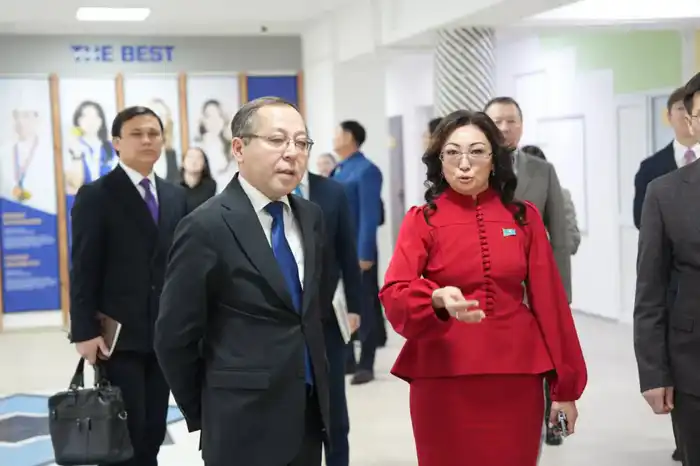 Студенты более 40 колледжей Астаны и Северо-Казахстанской области приняли участие в экочасе на тему водосбережения «Экономь воду – сохраняй будущее!» (4)