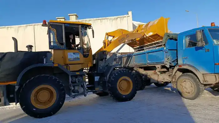 Более 1 700 единиц спецтехники задействованы в уборке снега в Астане (7)