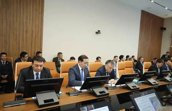 В акимате области обсудили ход развития сфер транспорта, торговли и туризма в регионе (2)