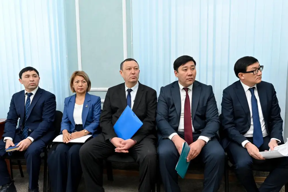 Аким области провел прием граждан по личным вопросам (5)