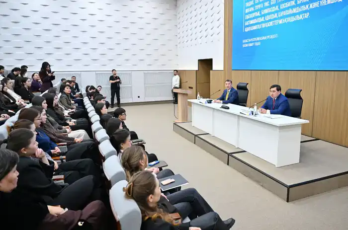 Председатель Агентства Дархан Жазықбай встретился со студенческой молодёжью (6)