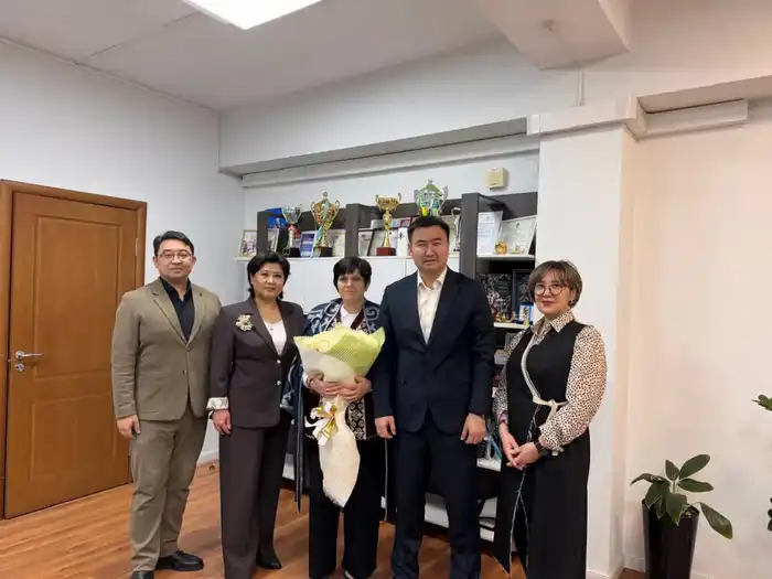 Алматинскую учительницу химии поздравили с попаданием в топ-50 Global Teacher Prize (6)