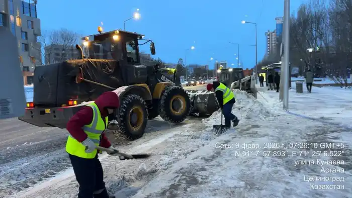 Около двух тысяч дорожных рабочих задействовано в снегоуборке в Астане (4)