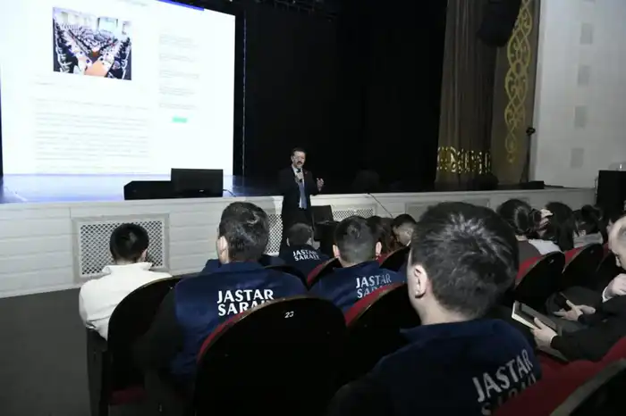 В Астане разъяснили важность конституционных реформ (2)