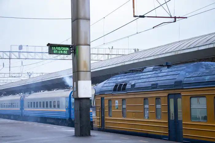 Электричка из Конаева прибыла на вокзал Алматы-1