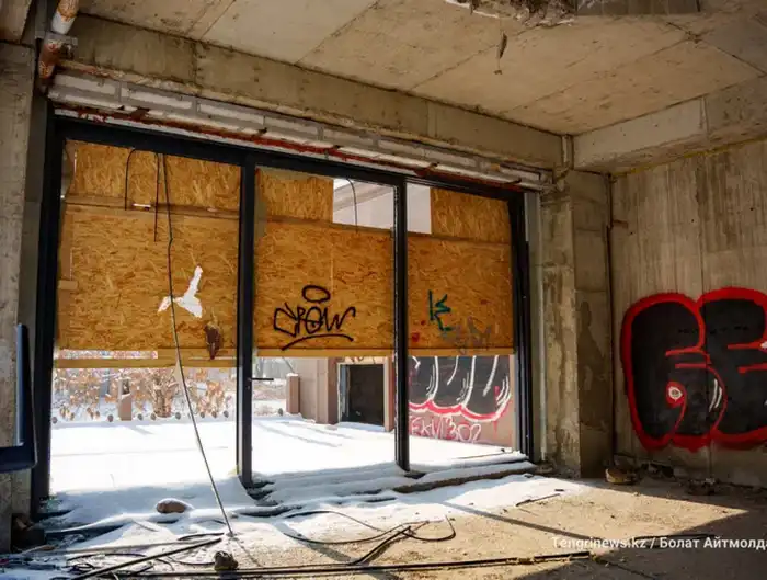 Разгромленный бывший отель Кайрата Сатыбалды, фото внутри