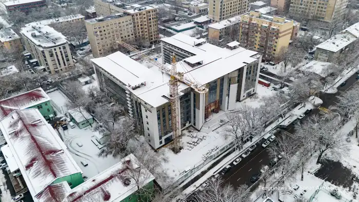 Долгострой; здание суда в Алматы, фото с дрона
