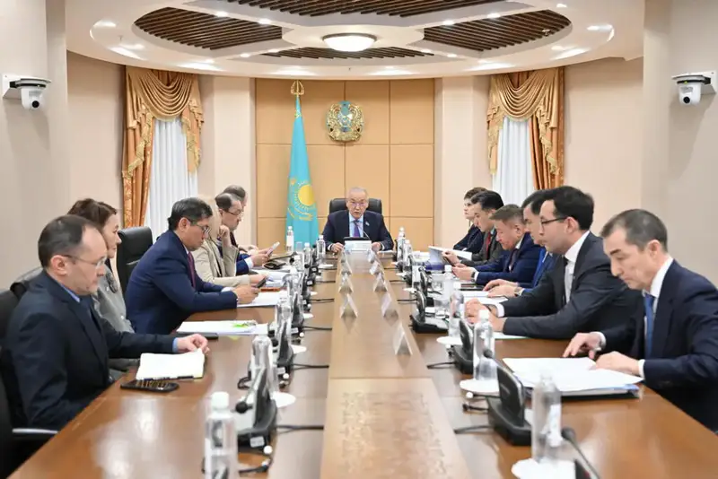 Меры по укреплению и развитию пенсионной системы обсудили в Сенате РК (3)