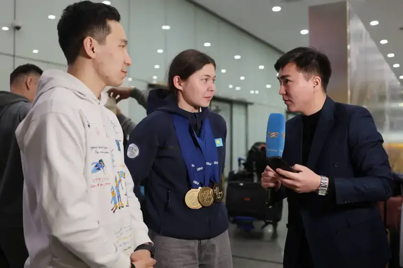 Казахстанская юниорская сборная по конькобежному спорту во главе с Кристиной Шумековой и Вадимом Чебардаковым вернулась домой (5)