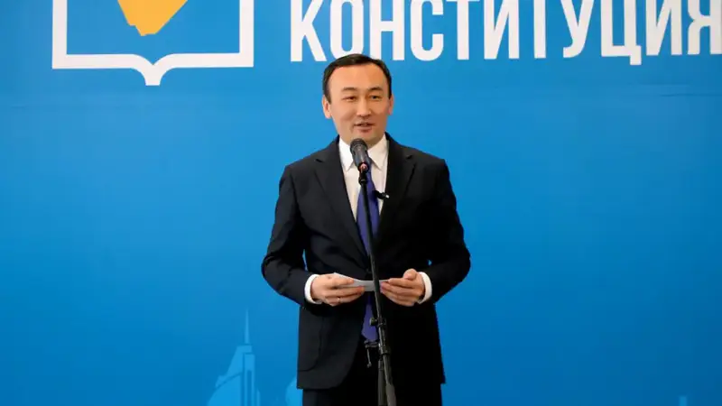 Масштабную акцию в поддержку новой Конституции накануне 8 марта провели в Астане (4)