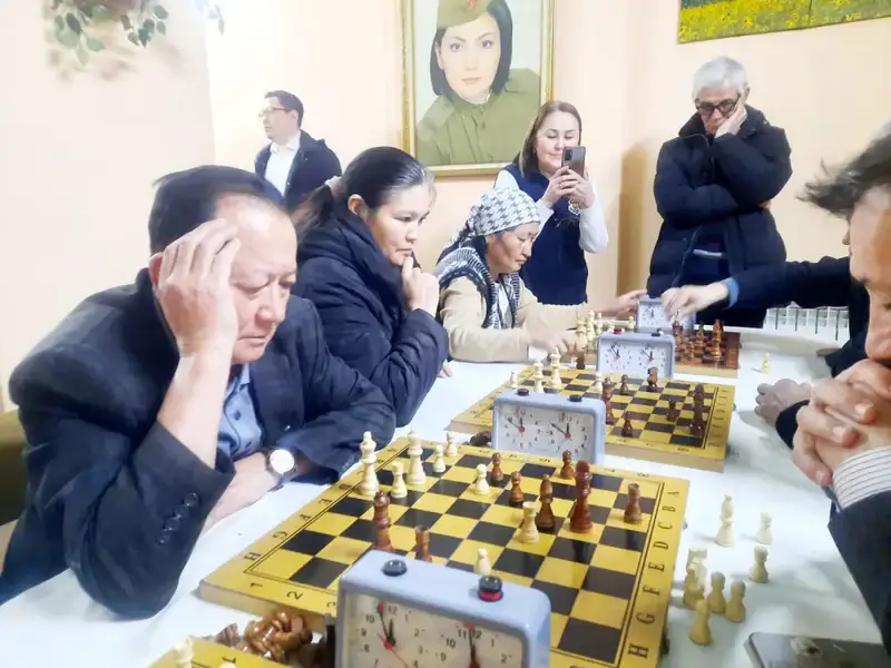 В Астане прошел шахматный турнир среди пенсионеров и молодежи (6)
