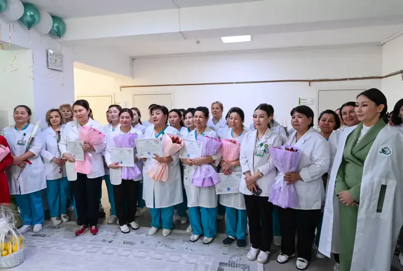 Глава региона поздравил молодых матерей в областном перинатальном центре (4)