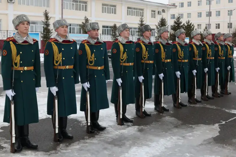 Наурызнама: национальные узоры в форме и на технике гвардейцев (3)
