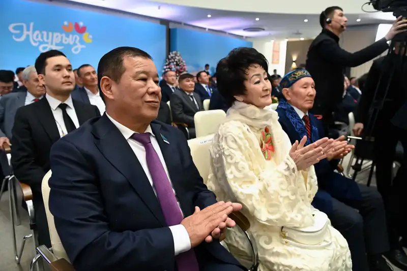 Президент: «Только поколение, которое искренне радеет за свою страну, сможет внести неоценимый вклад в процветание Казахстана» (2)