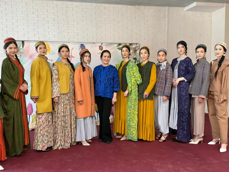 В Алматы прошли модные показы ко Дню национальной одежды (2)