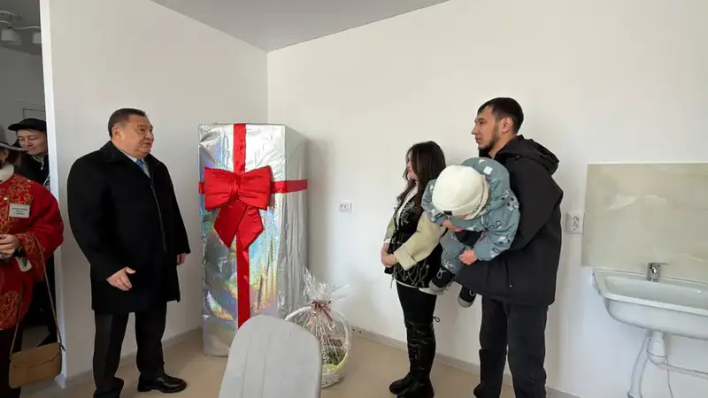 35 жителей пос. Аршалы получили ключи от квартир (8)