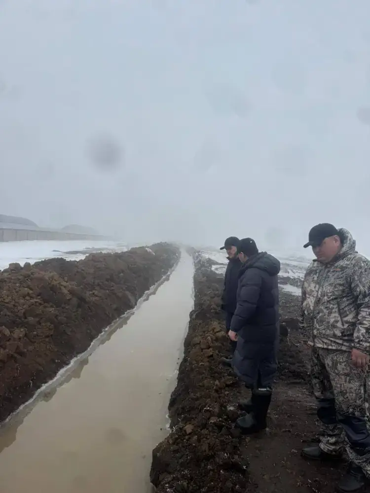 В Акмолинской области усилены противопаводковые меры: вывоз снега ведётся круглосуточно (6)