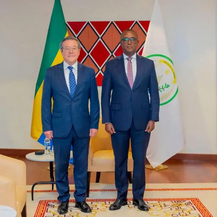 Посол Казахстана в Руанде вручил верительные грамоты Президенту Руанды (5)