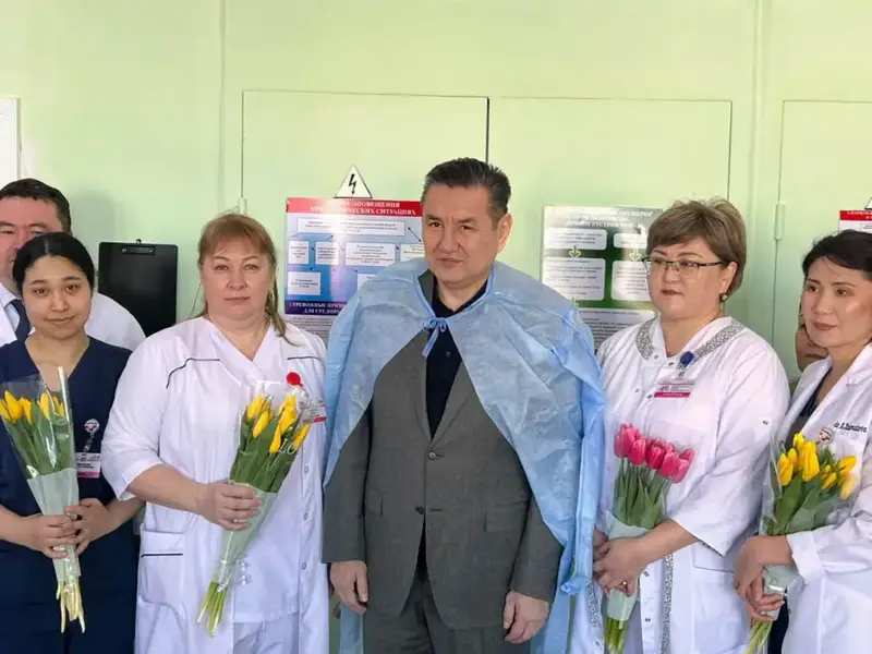 Аким ВКО поздравил с 8 Марта женщин-ветеранов (3)