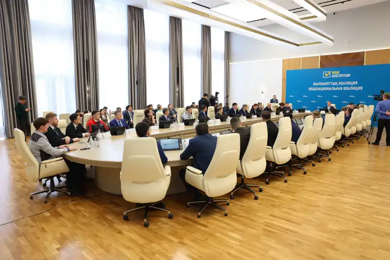 Разъяснили проект новой Конституции (3)